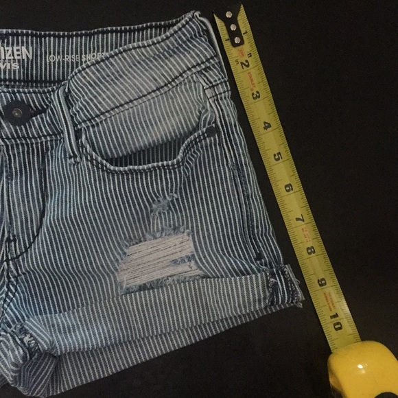 Levi’s Shorts - Picture 7 of 8